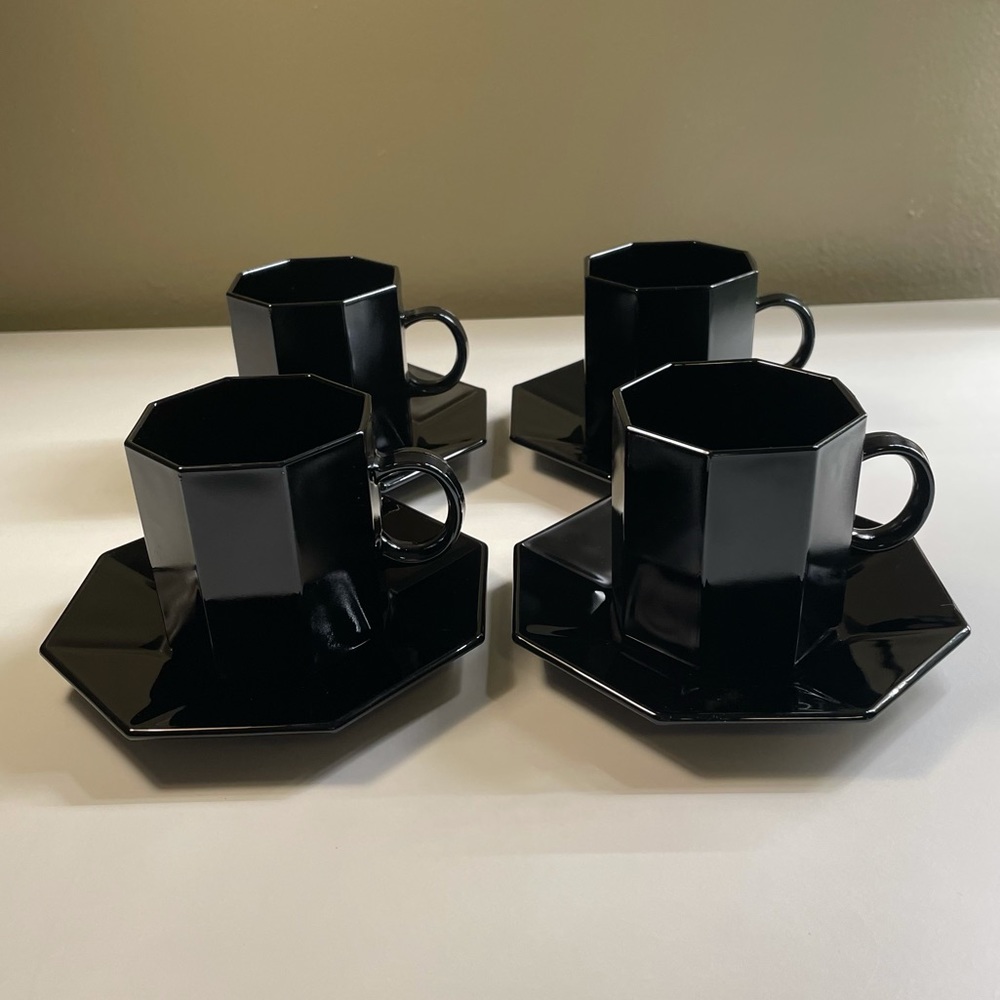 Vintage Arcoroc Octime octagonal black coffee mugs and saucers set of 2***